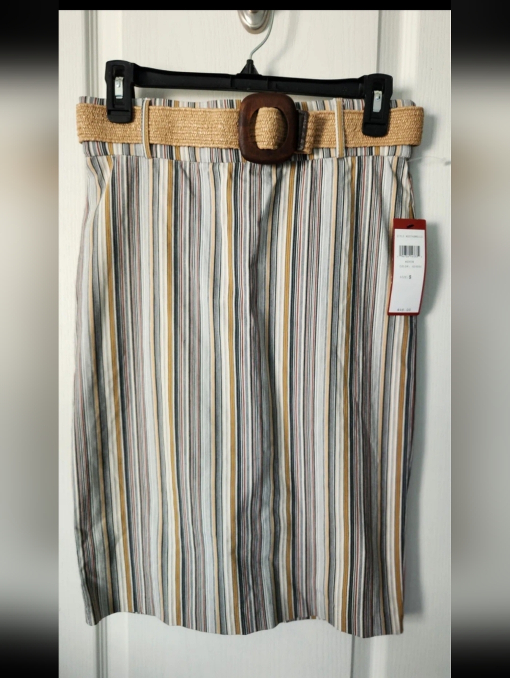 NWT SCARLETT SIZE SMALL SKIRT W/ BELT